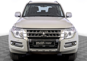 Подержанный автомобиль Mitsubishi Pajero 2018 года (2 фото)