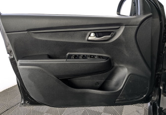 Подержанный автомобиль Kia Rio Hatchback 2021 года (18 фото)