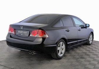 Подержанный автомобиль Honda Civic Sedan 2008 года (5 фото)