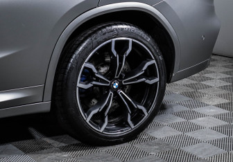 Подержанный автомобиль BMW X4 M 2020 года (15 фото)