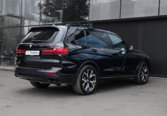 Подержанный автомобиль BMW X7 2020 года (4 фото)