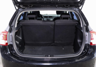 Подержанный автомобиль Kia Rio Hatchback 2015 года (10 фото)