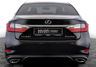 Подержанный автомобиль Lexus ES 2016 года (6 фото)