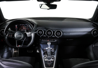Подержанный автомобиль Audi TT Coupe 2015 года (17 фото)