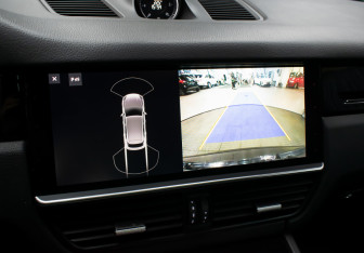 Подержанный автомобиль Porsche Cayenne 2018 года (20 фото)