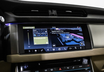 Подержанный автомобиль Jaguar XF Sedan 2017 года (21 фото)