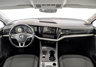 Подержанный автомобиль Volkswagen Touareg 2019 года (14 фото)