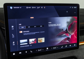 Подержанный автомобиль Zeekr 001 2023 года (15 фото)