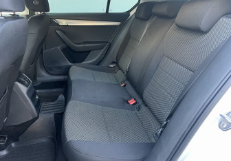 Подержанный автомобиль Skoda Octavia Liftback 2013 года (11 фото)