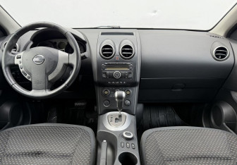 Подержанный автомобиль Nissan Qashqai 2007 года (12 фото)