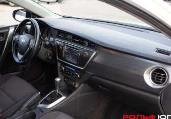 Подержанный автомобиль Toyota Auris Hatchback 2014 года (7 фото)