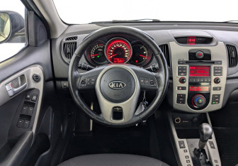 Подержанный автомобиль Kia Cerato Sedan 2009 года (21 фото)