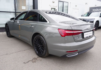 Подержанный автомобиль Audi A6 Sedan 2022 года (7 фото)