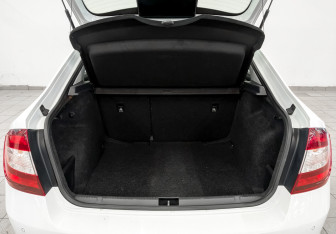 Подержанный автомобиль Skoda Rapid Liftback 2018 года (10 фото)