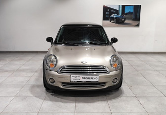 Подержанный автомобиль MINI Hatch 2008 года (2 фото)
