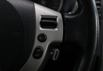Подержанный автомобиль Nissan X-Trail 2008 года (17 фото)