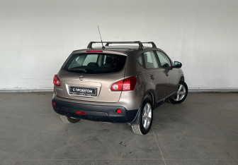 Подержанный автомобиль Nissan Qashqai 2009 года (4 фото)