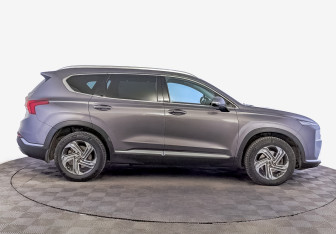 Подержанный автомобиль Hyundai Santa Fe 2021 года (4 фото)