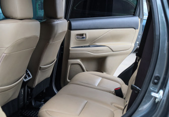 Подержанный автомобиль Mitsubishi Outlander 2019 года (8 фото)