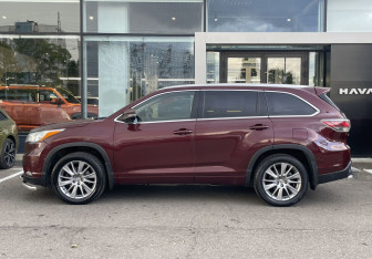 Подержанный автомобиль Toyota Highlander 2014 года (8 фото)