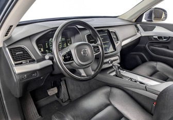 Подержанный автомобиль Volvo XC90 2018 года (16 фото)