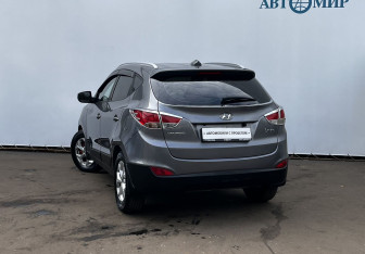 Подержанный автомобиль Hyundai ix35 2013 года (7 фото)