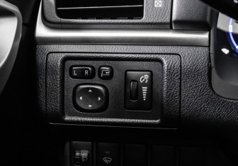 Подержанный автомобиль Lexus CT 2013 года (18 фото)