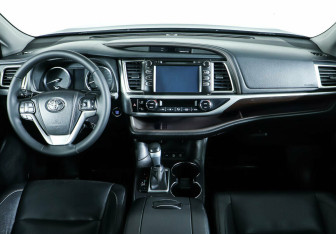 Подержанный автомобиль Toyota Highlander 2014 года (11 фото)