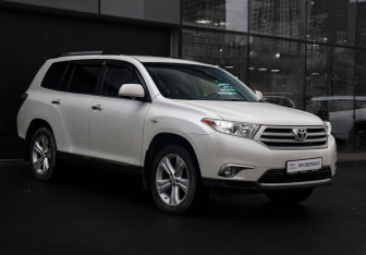 Подержанный автомобиль Toyota Highlander 2011 года (3 фото)