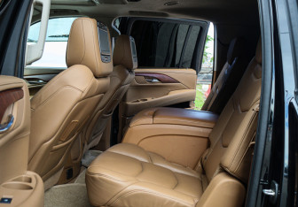 Подержанный автомобиль Cadillac Escalade Suv 2016 года (8 фото)