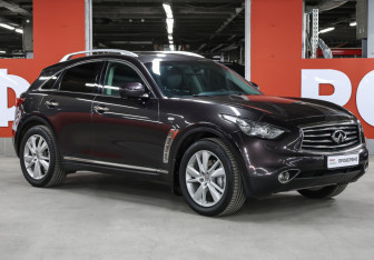 Подержанный автомобиль Infiniti FX 2012 года (3 фото)
