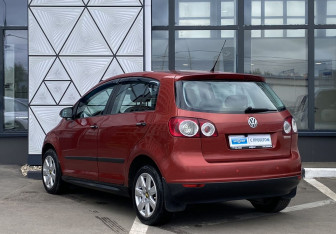 Подержанный автомобиль Volkswagen Golf Plus 2008 года (7 фото)