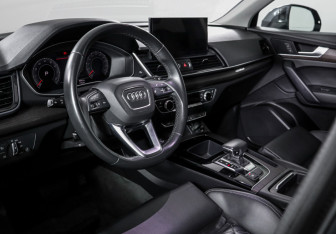 Подержанный автомобиль Audi Q5 2021 года (14 фото)