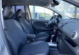 Подержанный автомобиль Nissan Note 2010 года (20 фото)
