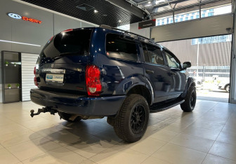 Подержанный автомобиль Dodge Durango 2005 года (4 фото)