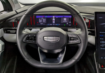 Подержанный автомобиль Geely Atlas 2024 года (27 фото)