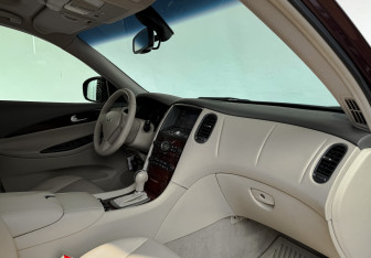 Подержанный автомобиль Infiniti QX50 2014 года (13 фото)