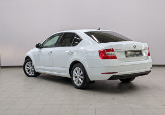 Подержанный автомобиль Skoda Octavia Liftback 2019 года (23 фото)
