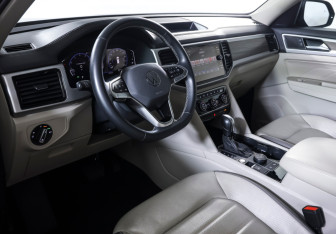 Подержанный автомобиль Volkswagen Teramont 2021 года (18 фото)