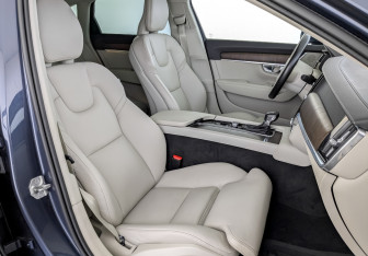 Подержанный автомобиль Volvo S90 2021 года (24 фото)