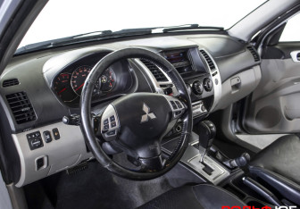 Подержанный автомобиль Mitsubishi Pajero Sport 2010 года (18 фото)