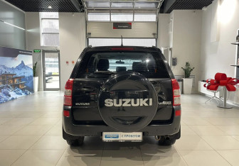 Подержанный автомобиль Suzuki Grand Vitara 2009 года (5 фото)