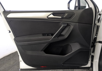 Подержанный автомобиль Volkswagen Tiguan 2020 года (19 фото)