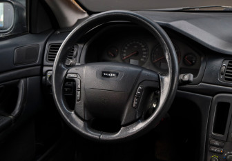 Подержанный автомобиль Volvo S80 2002 года (13 фото)