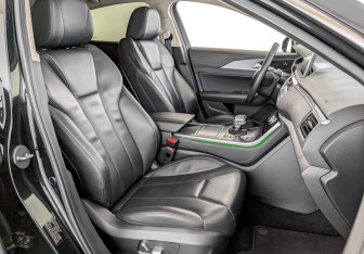 Подержанный автомобиль Hongqi H5 2022 года (23 фото)