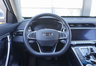 Подержанный автомобиль Geely Atlas Pro 2023 года (13 фото)