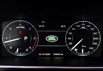 Подержанный автомобиль Land Rover Range Rover 2015 года (13 фото)