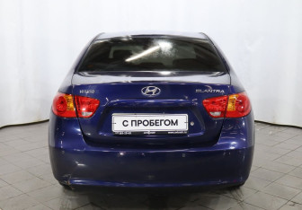 Подержанный автомобиль Hyundai Elantra Sedan 2008 года (5 фото)