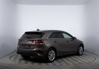 Подержанный автомобиль Kia Ceed Hatchback 2019 года (5 фото)