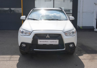 Подержанный автомобиль Mitsubishi ASX 2011 года (2 фото)